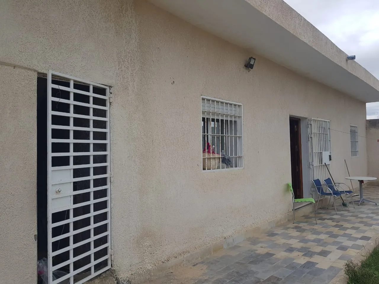 A vendre terrain avec studio a Raoued