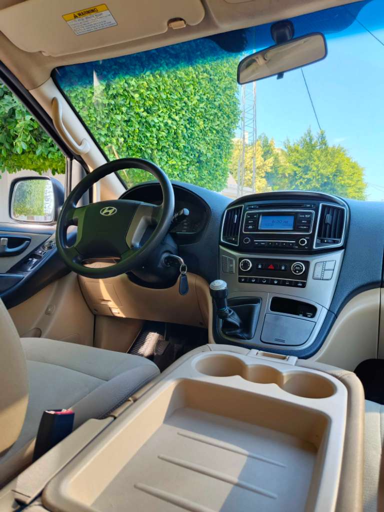 đ Hyundai H-1 // 9 places
