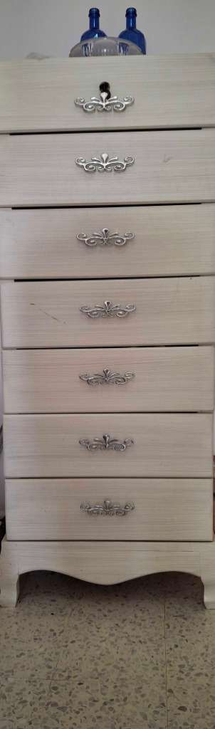 Chiffoniere 