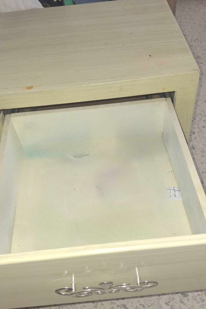 Chiffoniere et banquette et commode