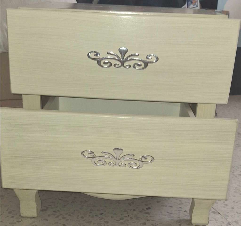 Chiffoniere et banquette et commode