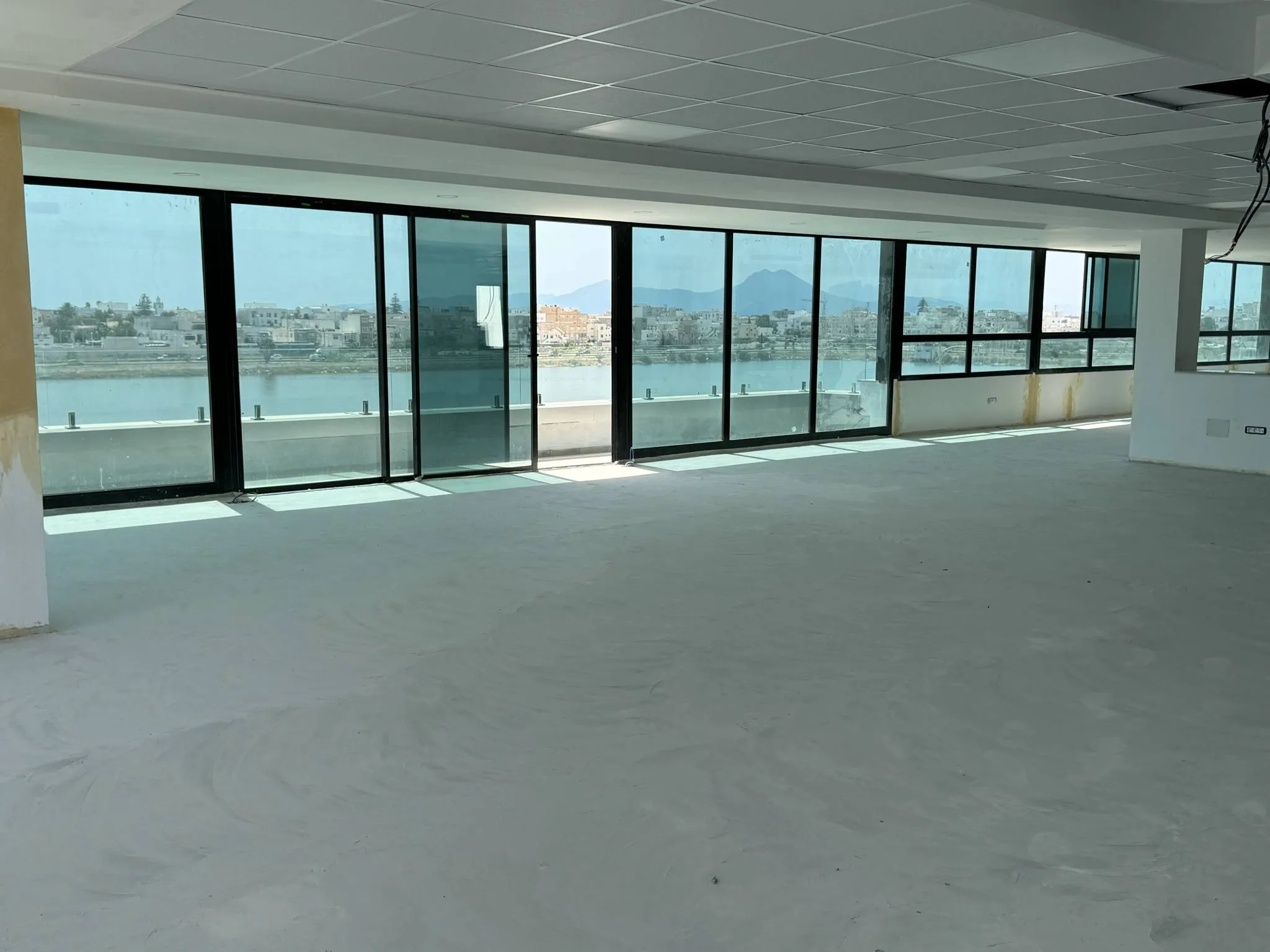 Superbe immeuble bureautique avec vue au lac 3 kram