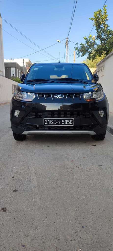 Mahindra kuv 100