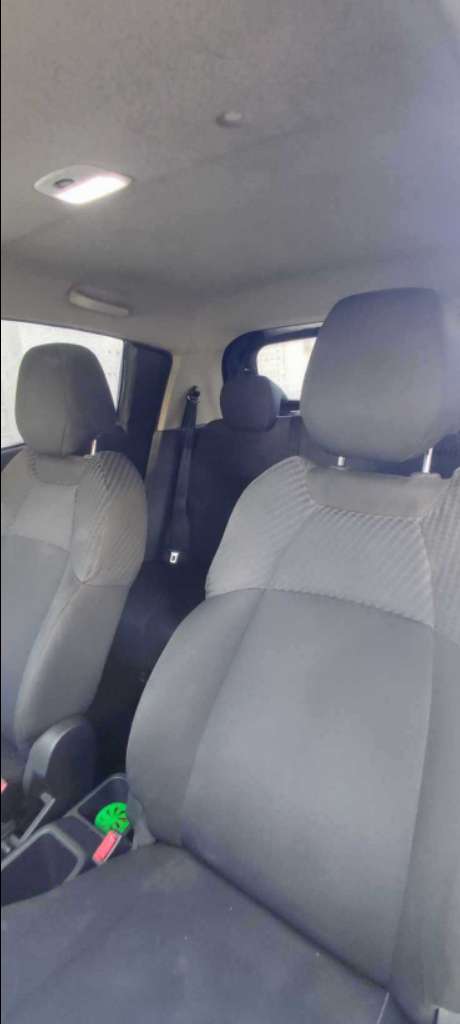 Mahindra kuv 100