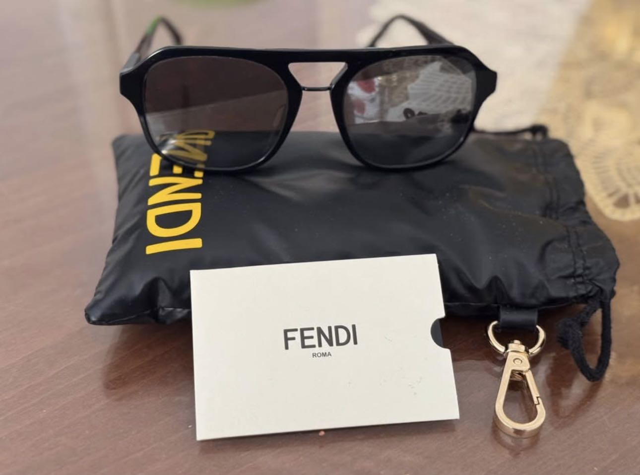 Lunette solaire FENDI