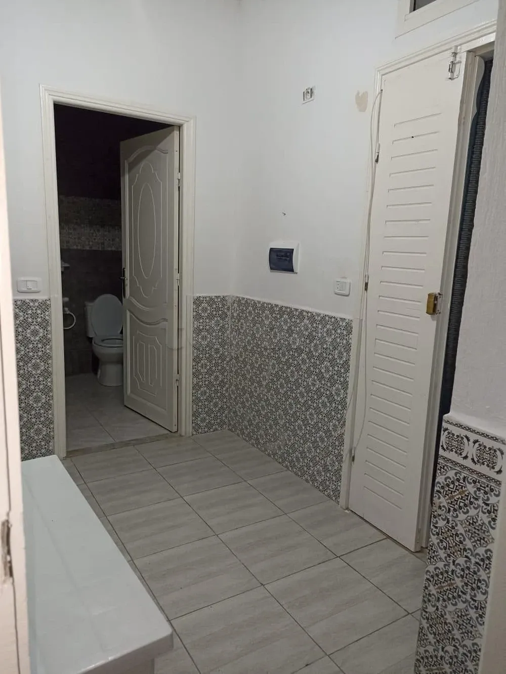 un étage d'une maison s+1 meublé au 2éme étage a louer situé a cité khadhra prés de aziza