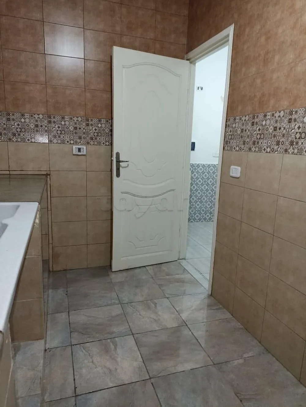 un étage d'une maison s+1 meublé au 2éme étage a louer situé a cité khadhra prés de aziza