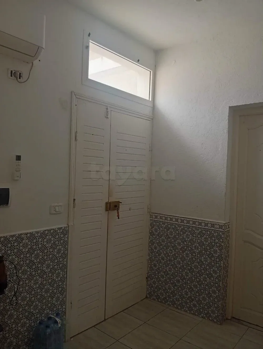 un étage d'une maison s+1 meublé au 2éme étage a louer situé a cité khadhra prés de aziza