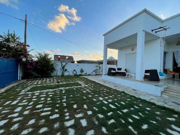 A Dar Allouch Une maison avec un appartement