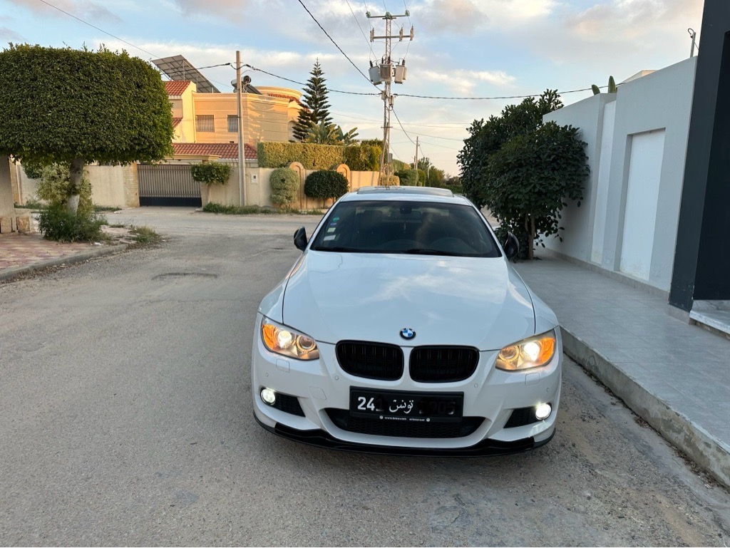 BMW 320i coupé e92 phase 2 kit M full options état neuf