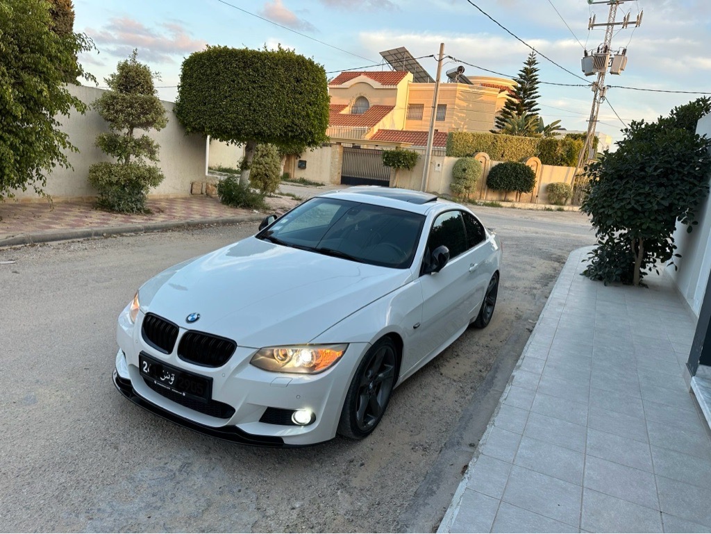 BMW 320i coupé e92 phase 2 kit M full options état neuf
