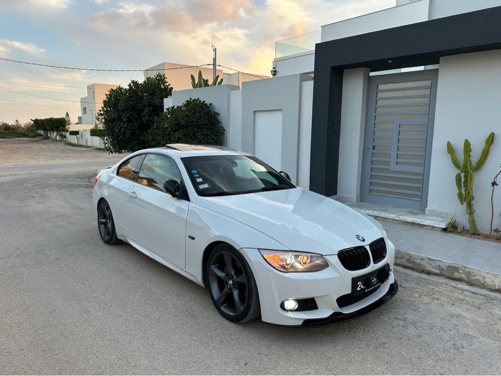 BMW 320i coupé e92 phase 2 kit M full options état neuf