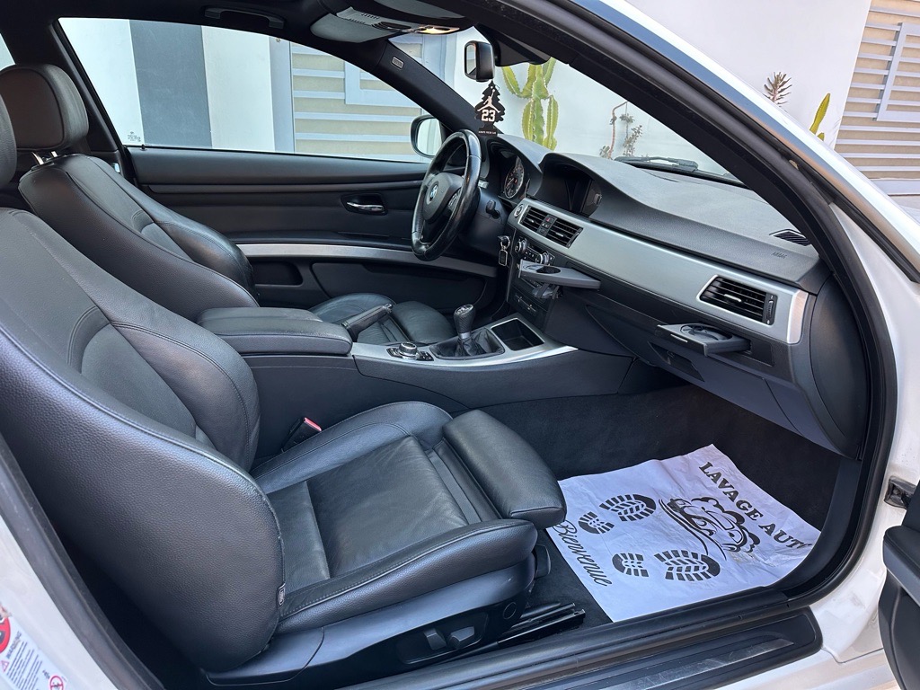 BMW 320i coupé e92 phase 2 kit M full options état neuf