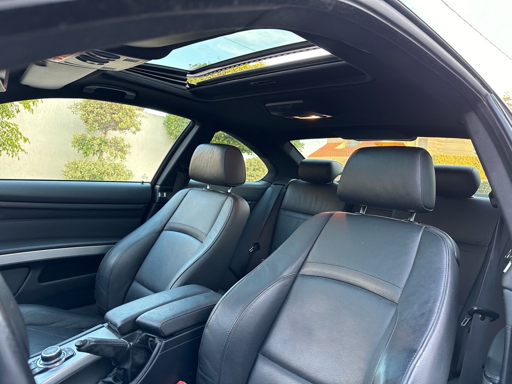 BMW 320i coupé e92 phase 2 kit M full options état neuf
