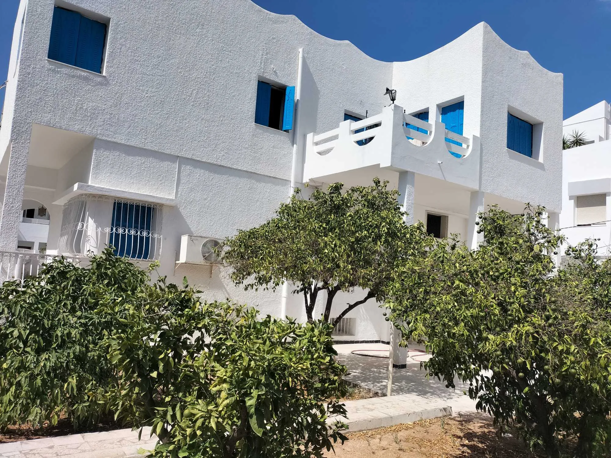 Belle villa sur deux niveaux indépendants, Denden / Manouba