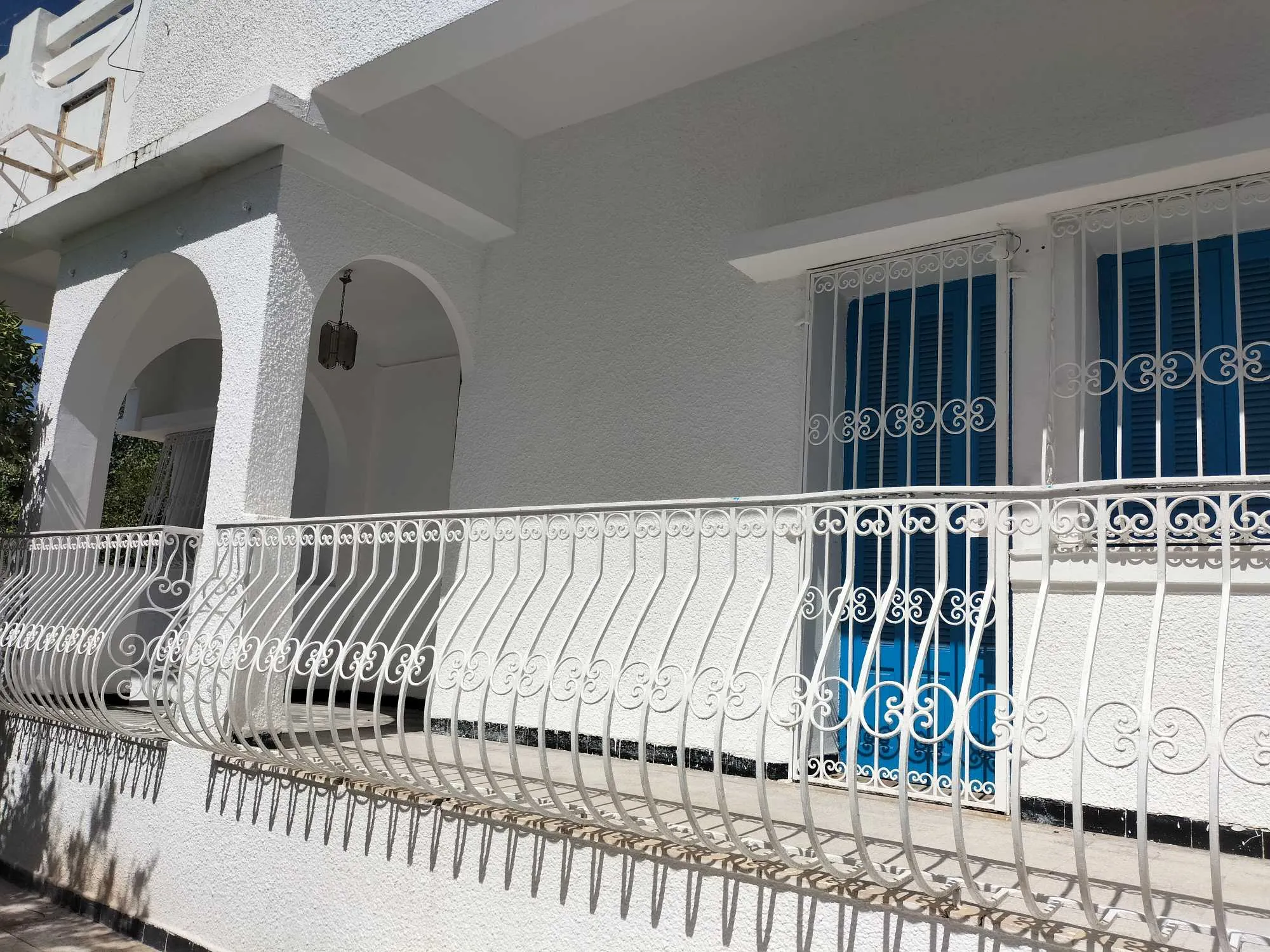 Belle villa sur deux niveaux indépendants, Denden / Manouba