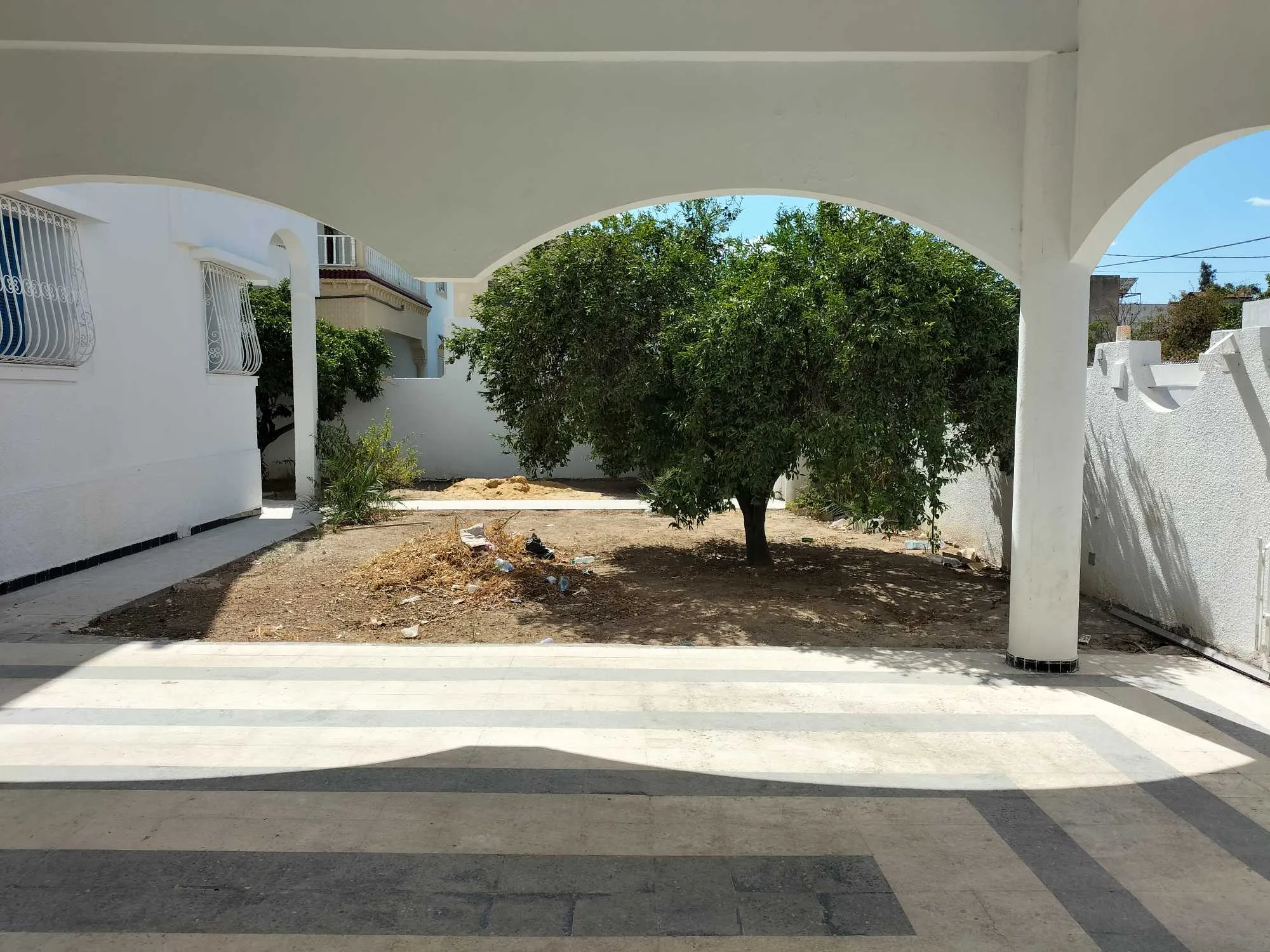 Belle villa sur deux niveaux indépendants, Denden / Manouba