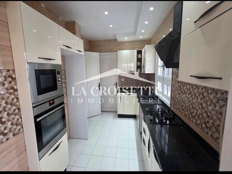 Villa S+4 avec jardin à La Marsa MVL0124