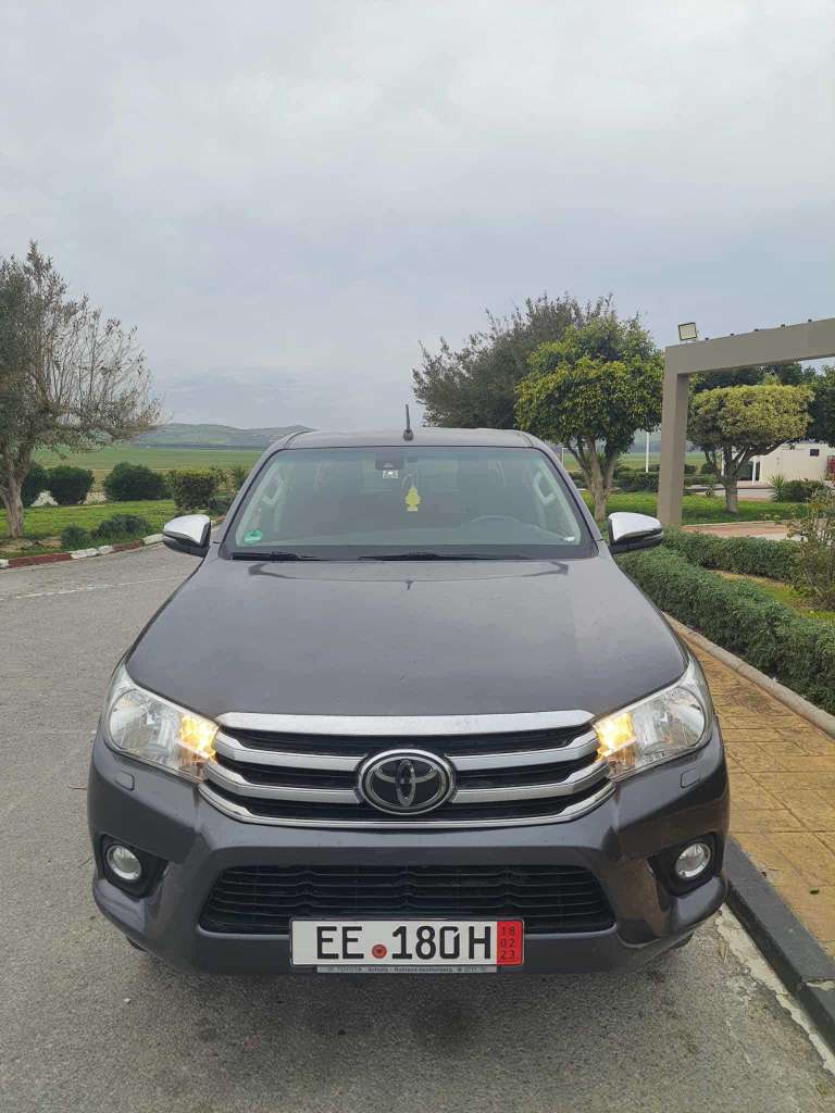 TOYOTA Hilux