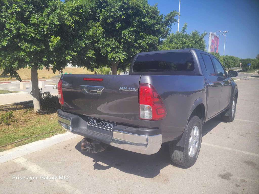 TOYOTA Hilux