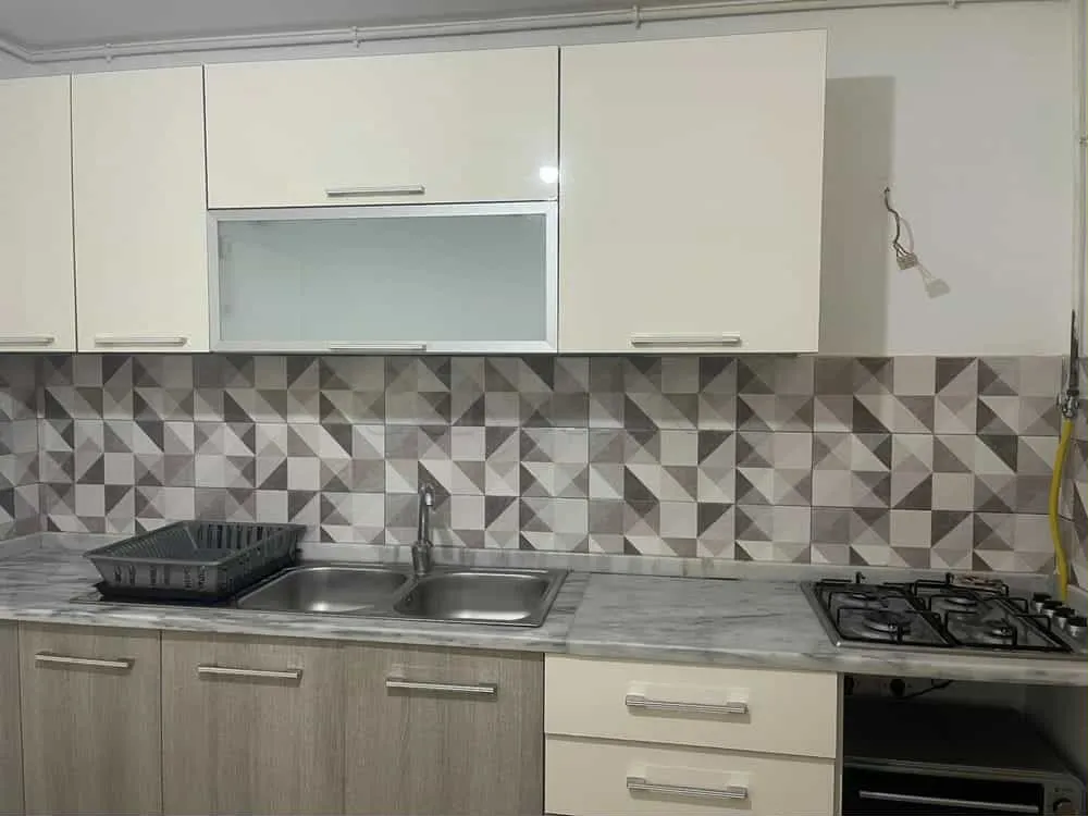 un appartements s+2 au 6 éme étage(avec ascenseur)a louer a Manouba Centre Prés de Terrain Masmoudi.