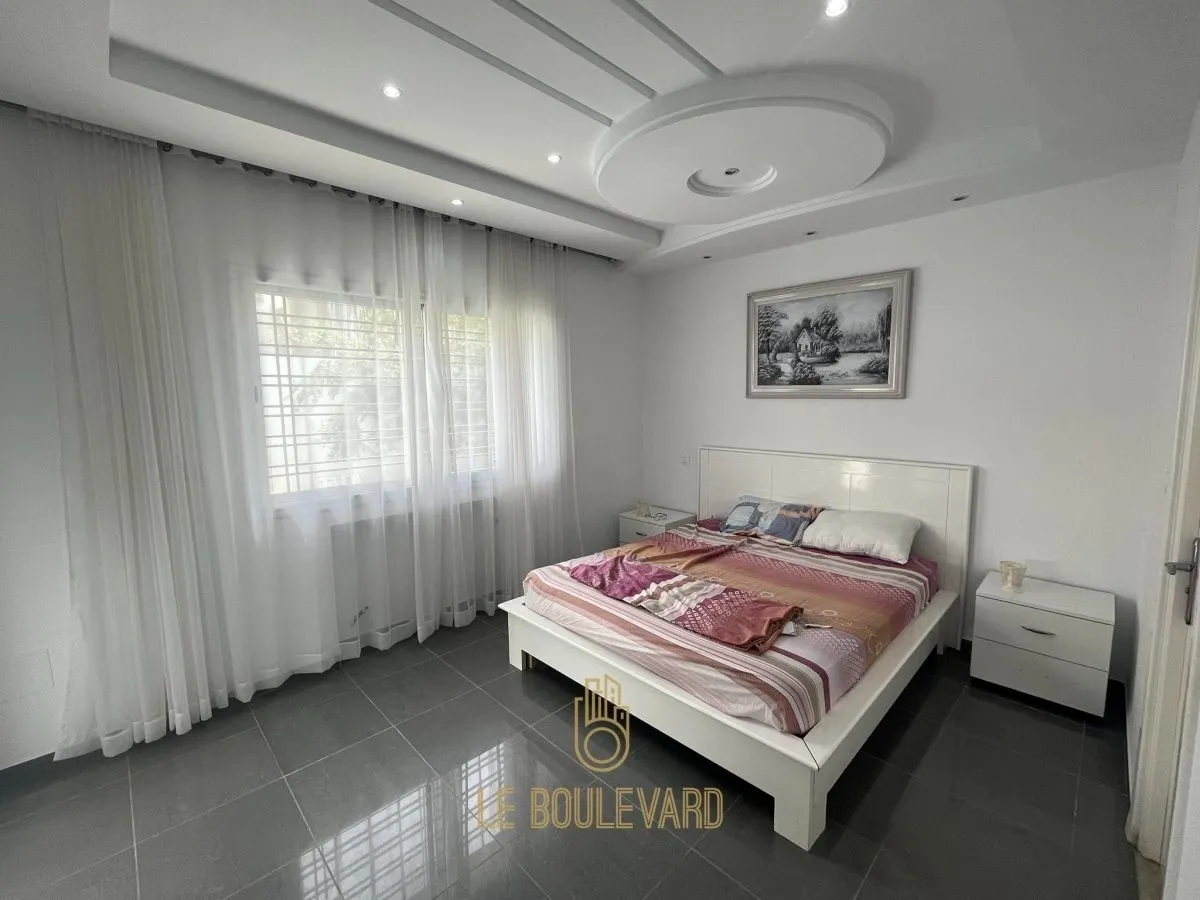 Villa duplex moderne avec piscine à 500 m de la mer – Hammamet Nord