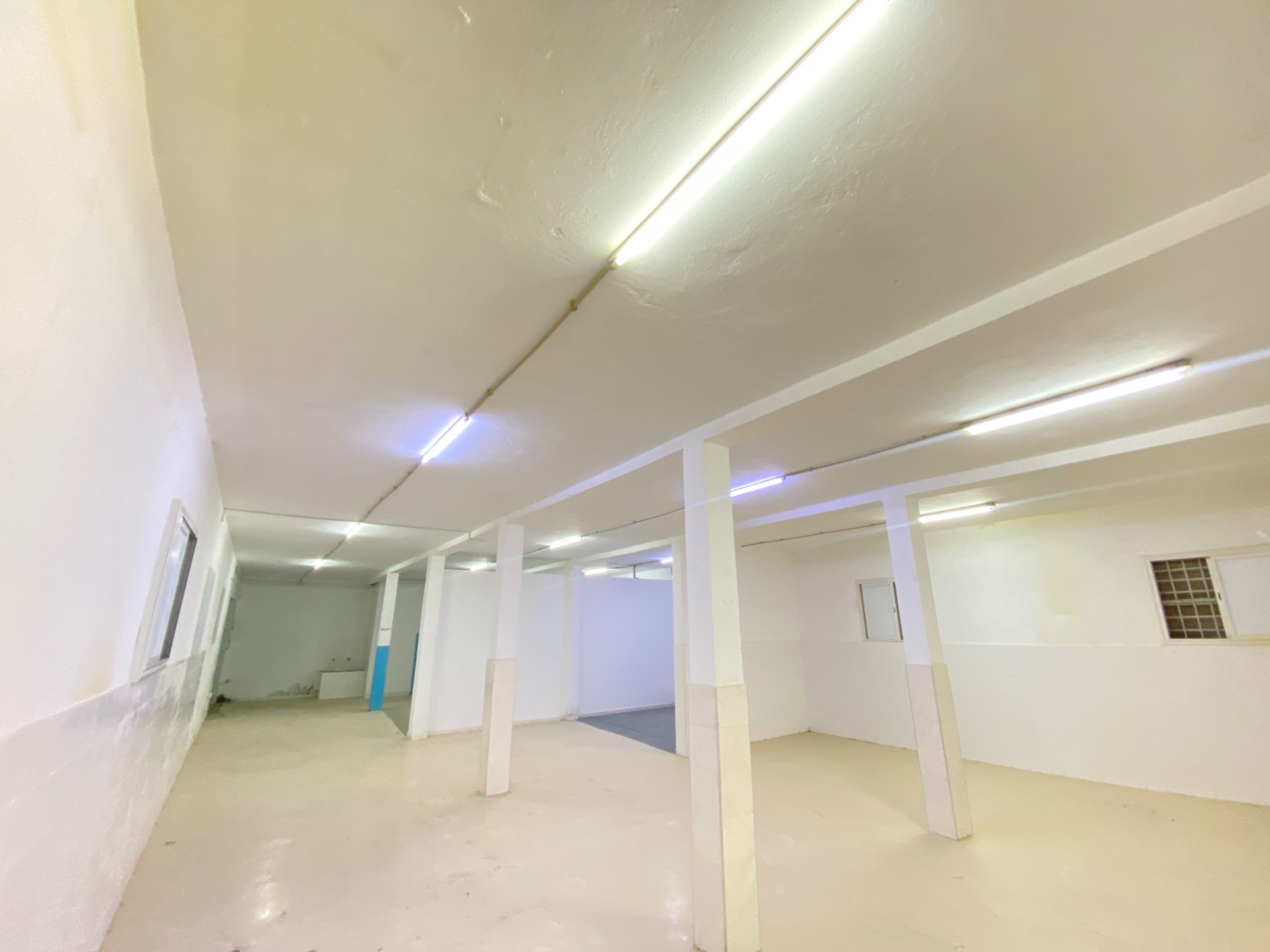 Dépôt la soukra 250m