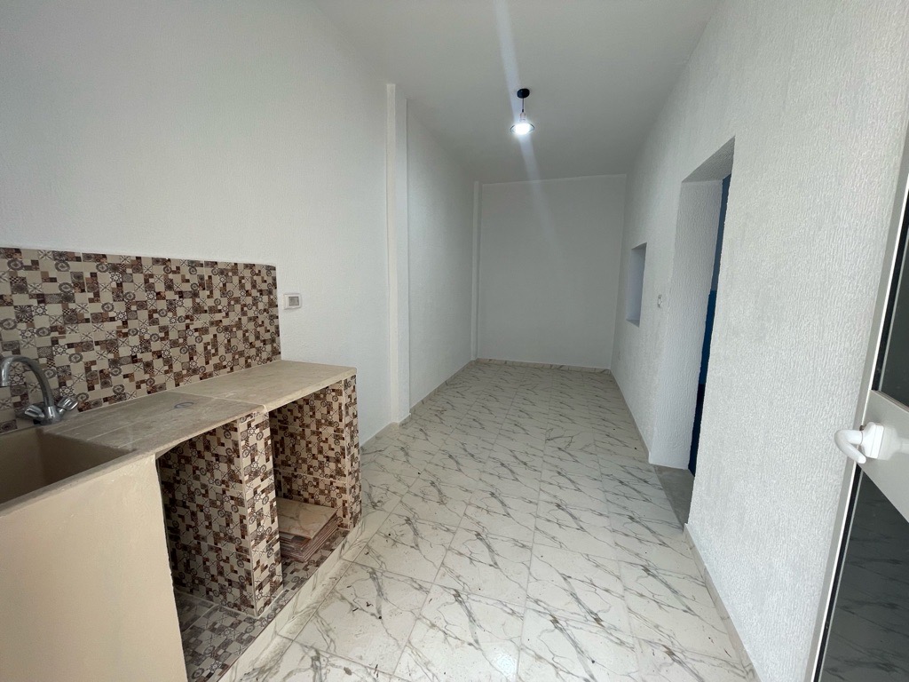 À vendre un dépôt à la soukra