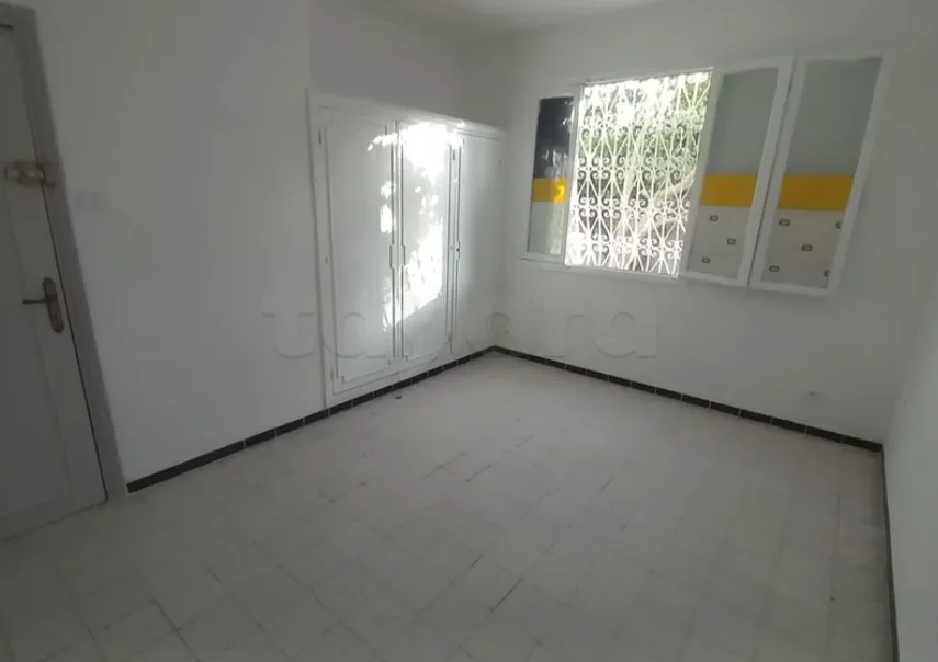 Location S3 vide usage bureautique a El Menzah 5