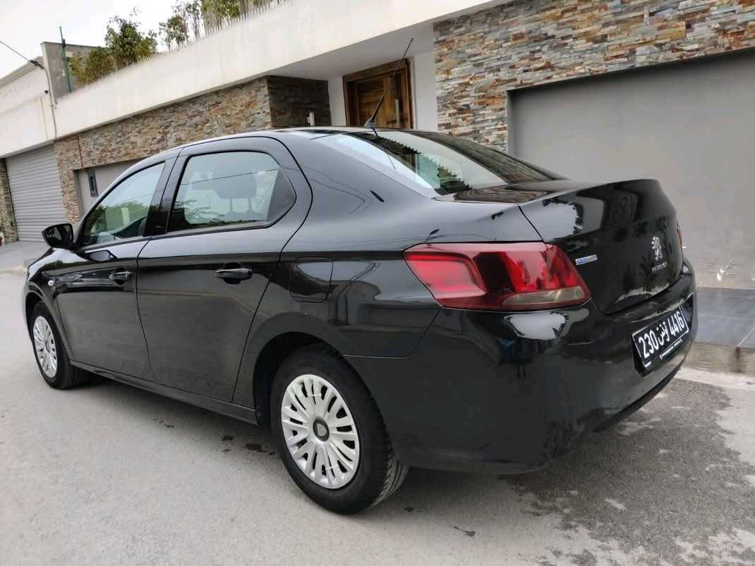 PEUGEOT 301 ACCESS PREMIÈRE MAIN 