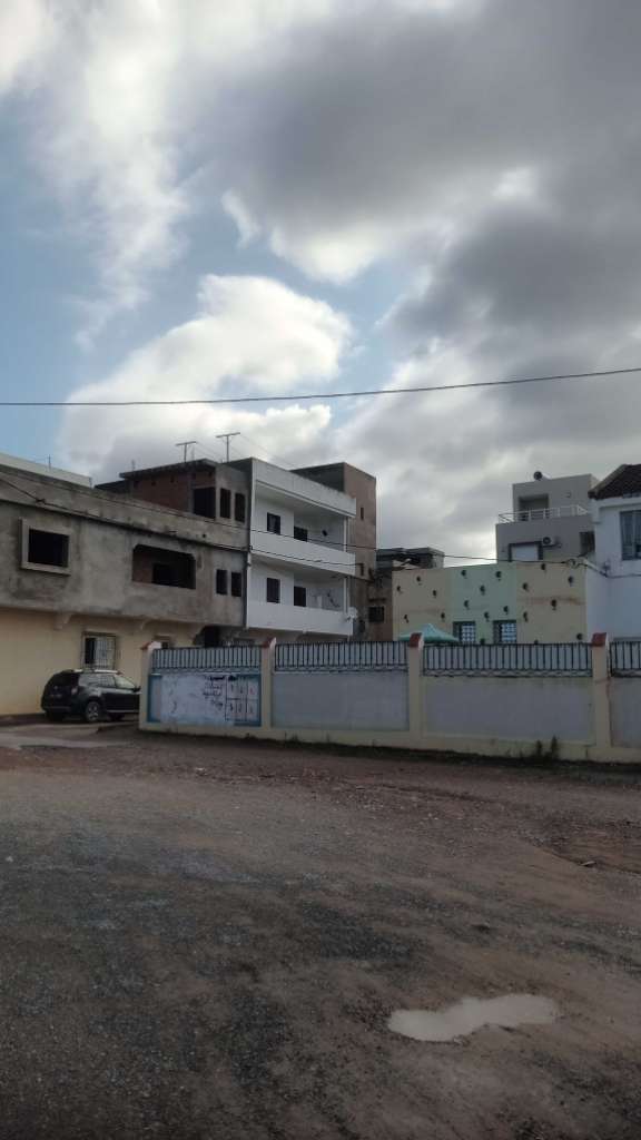 دار للبيع (الهاتف 95119712 ) في حي المرجان بطبرقة بجانب مركب الطفولة 