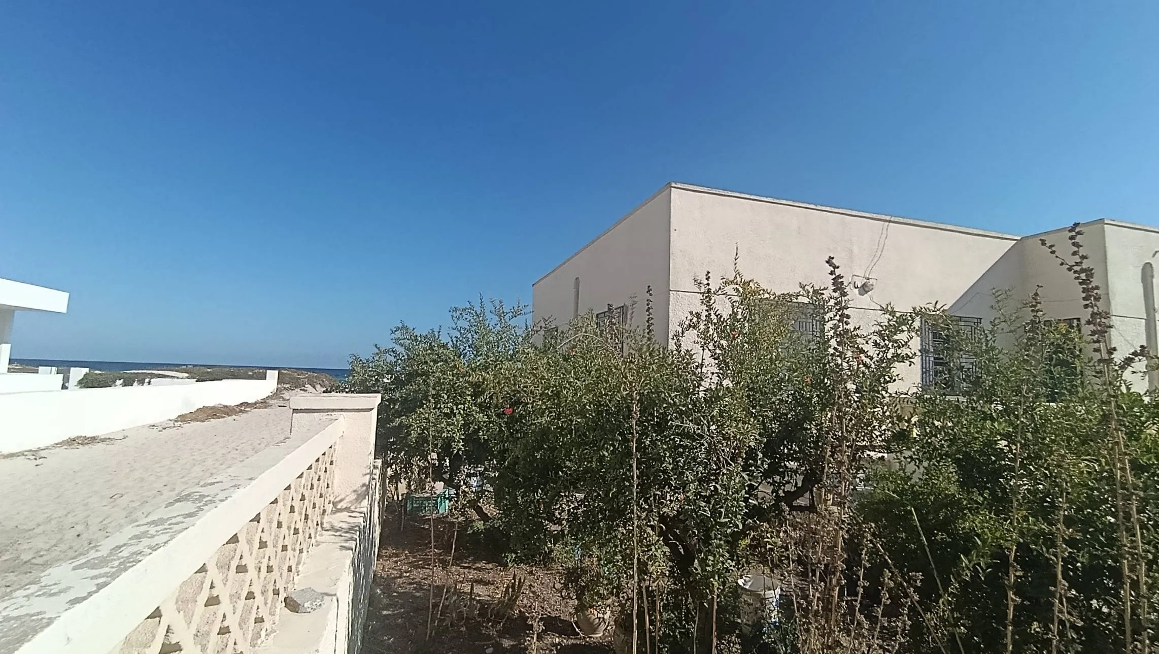 Une maison Pieds dans l'eau - Plage sablonneuse