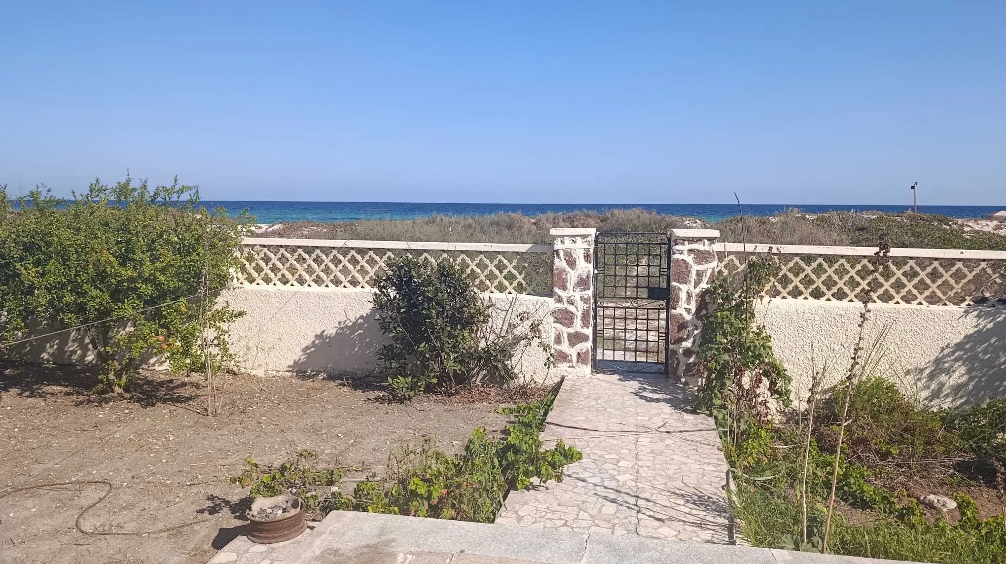 Une maison Pieds dans l'eau - Plage sablonneuse