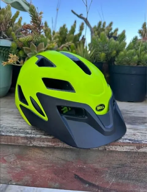 Casque Bell VTT / Trail – Jaune fluo & Noir – Taille réglable (53-60cm)