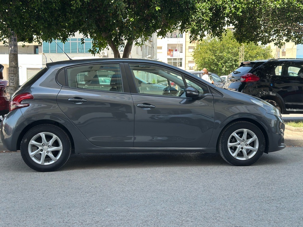 PEUGEOT 208 ALLURE