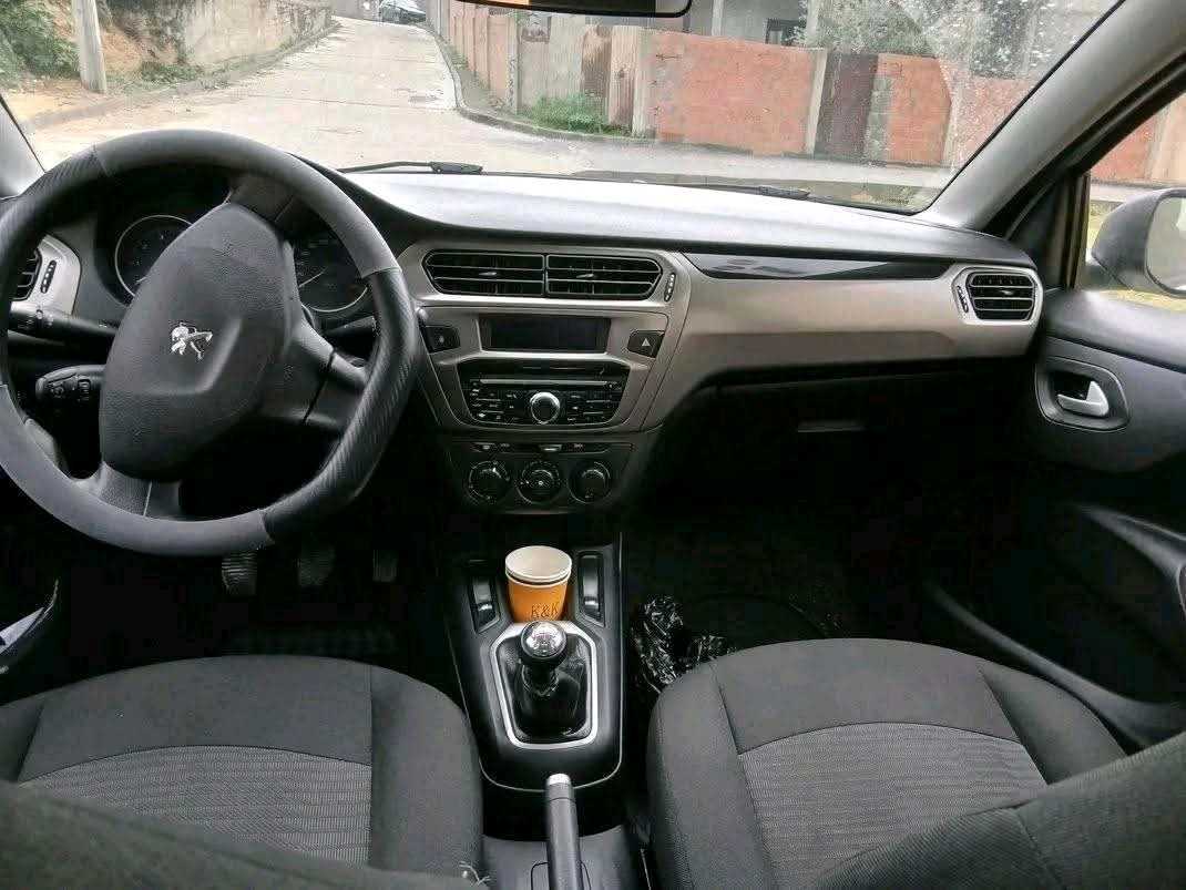 PEUGEOT 301  PREMIÈRE MAIN EN EXCELLENT ÉTAT 