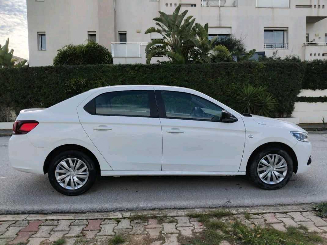 PEUGEOT 301  PREMIÈRE MAIN EN EXCELLENT ÉTAT 