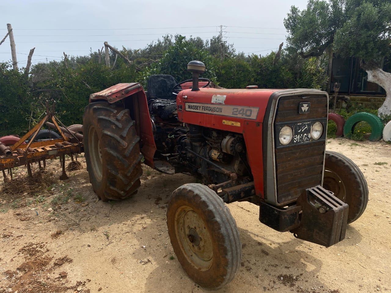 A vendre : Tracteur Massey Ferguson 240 