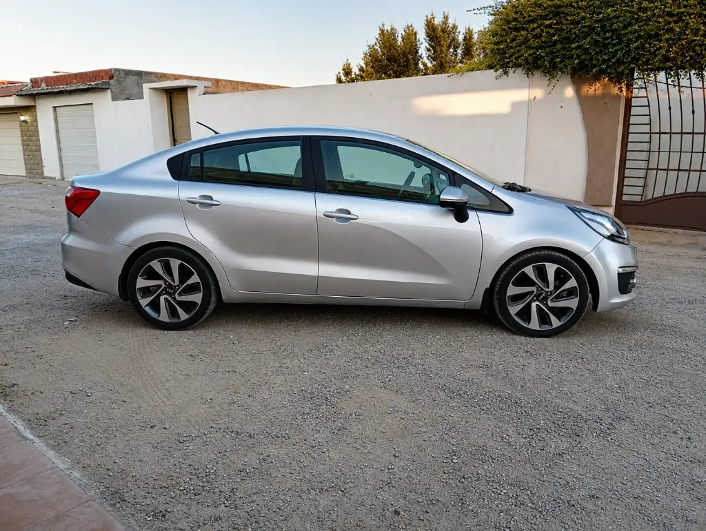 Kia Rio Premier Main ✋