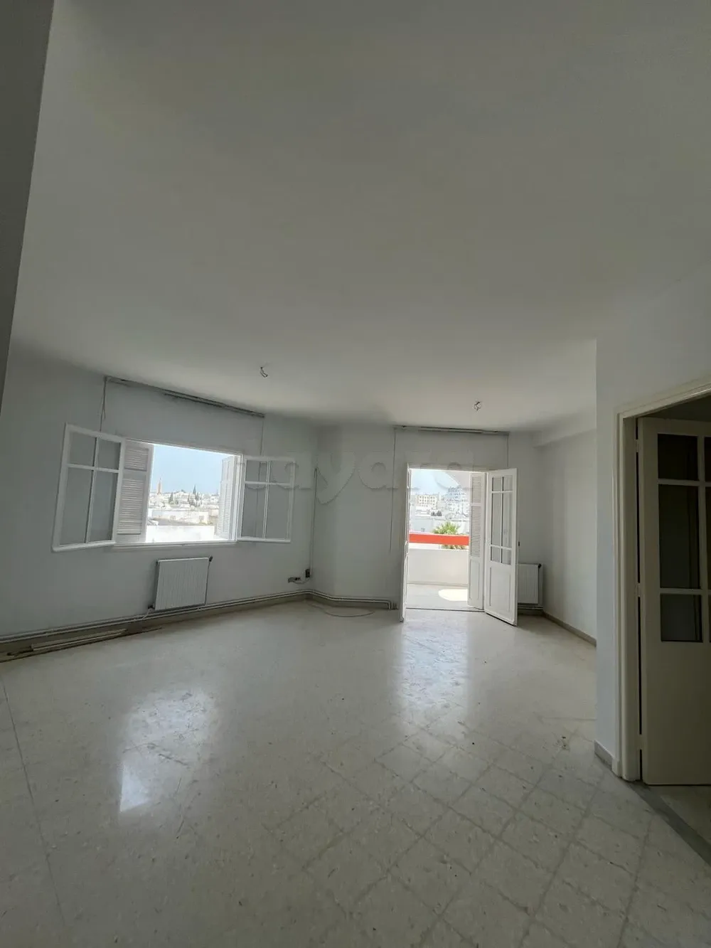 un appartement S+3 situé cité ENNASR 1