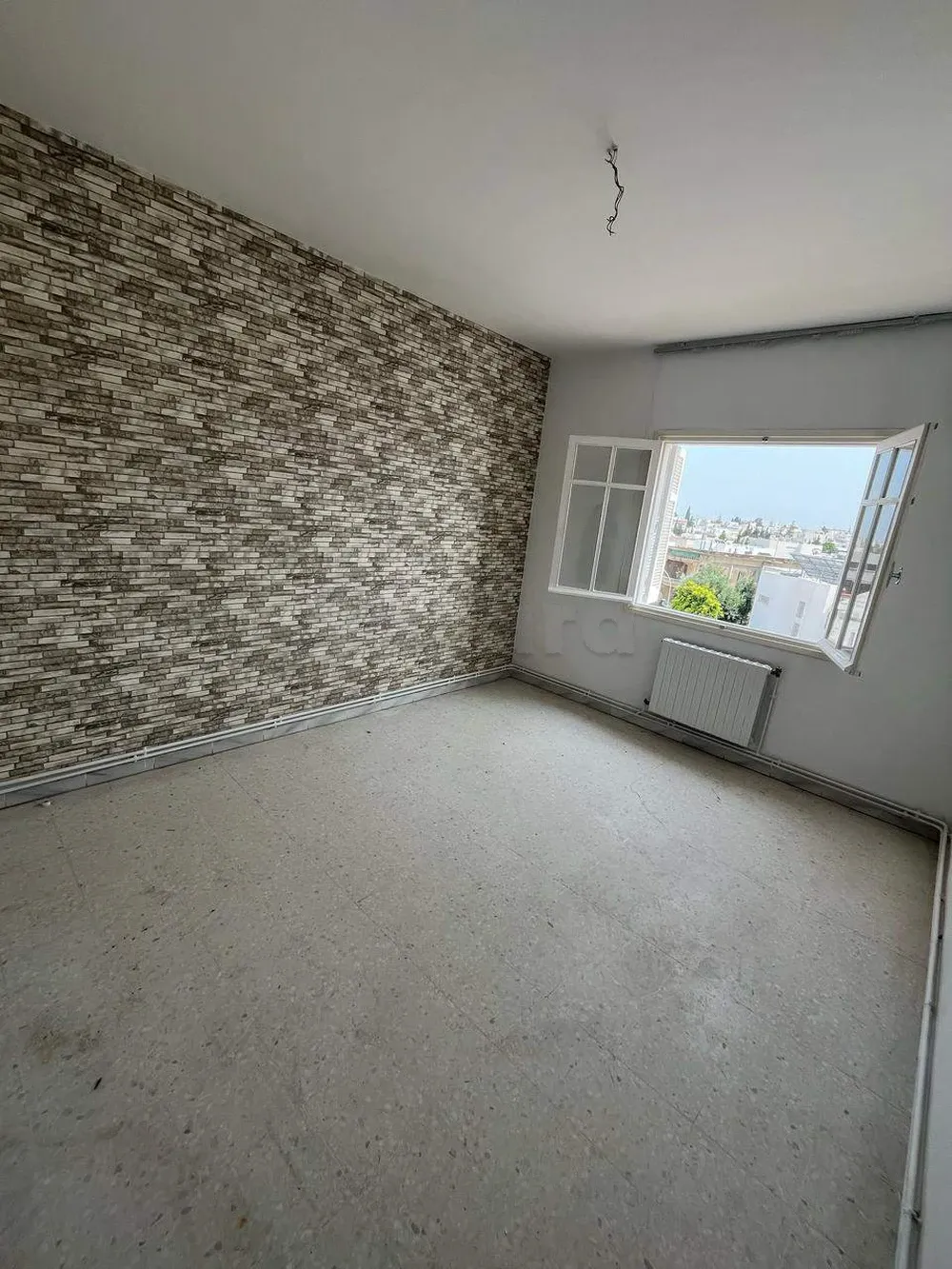 un appartement S+3 situé cité ENNASR 1