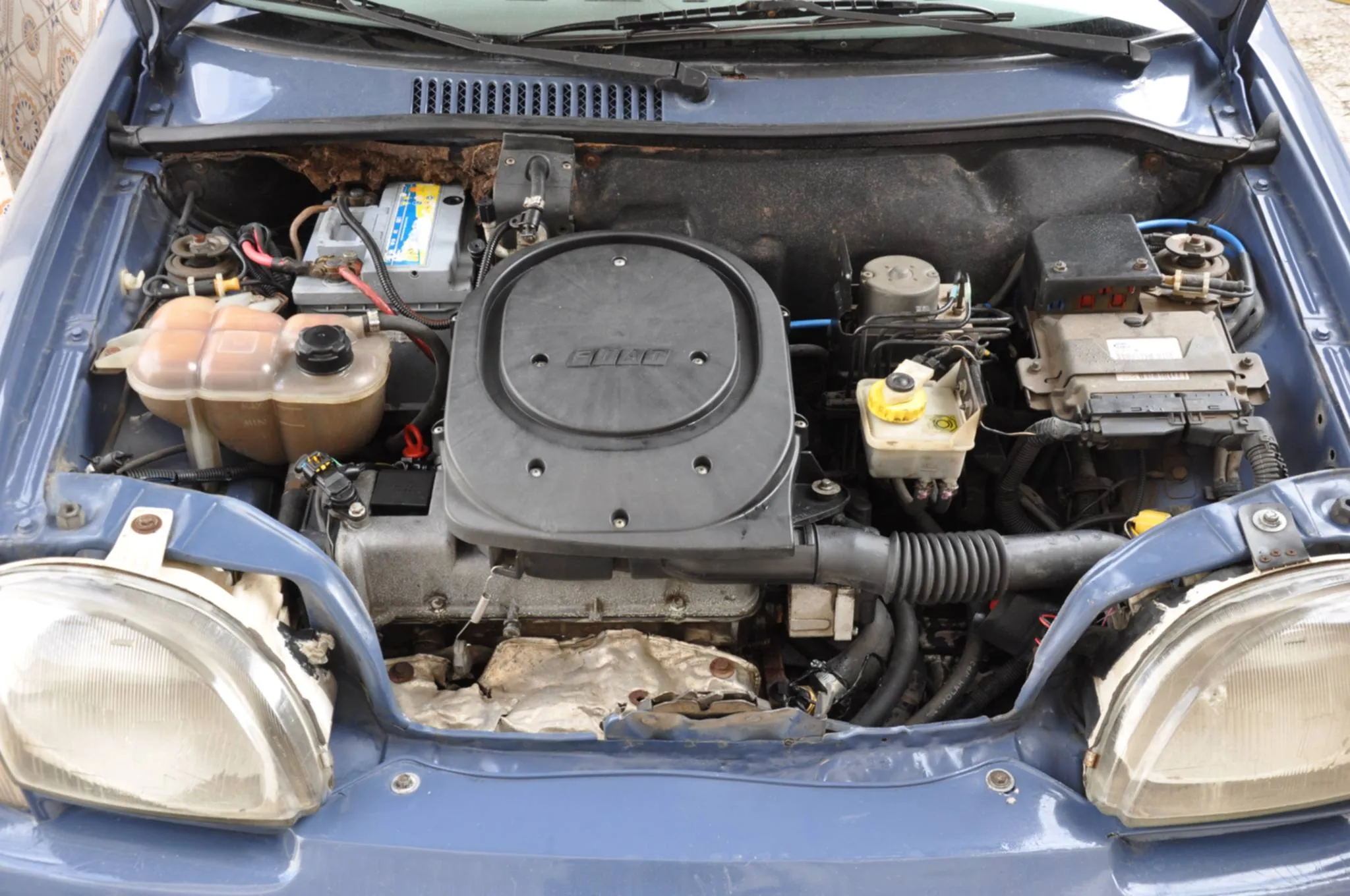 A vendre une belle Fiat SEICENTO (600)  Tel : 43.097.528