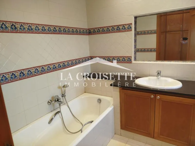 Villa S+4 avec jardin et piscine à La Marsa MVL0130