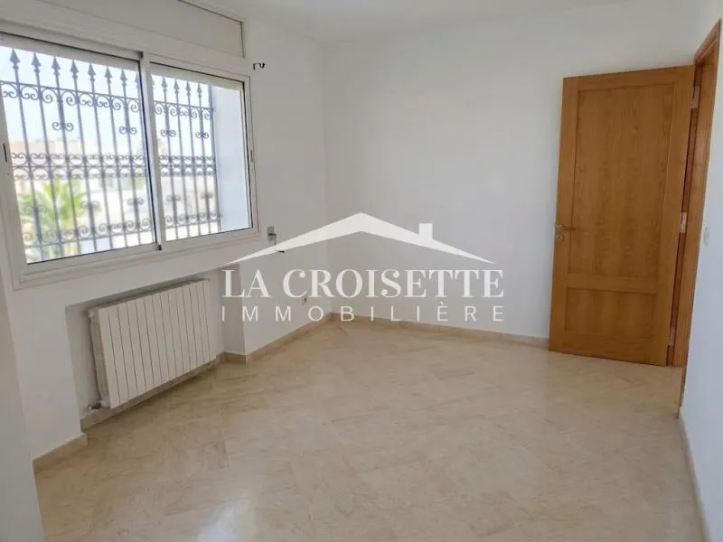 Villa S+4 avec jardin et piscine à La Marsa MVL0130