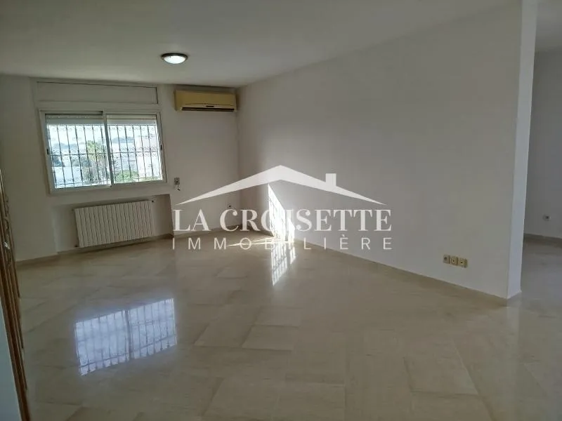 Villa S+4 avec jardin et piscine à La Marsa MVL0130