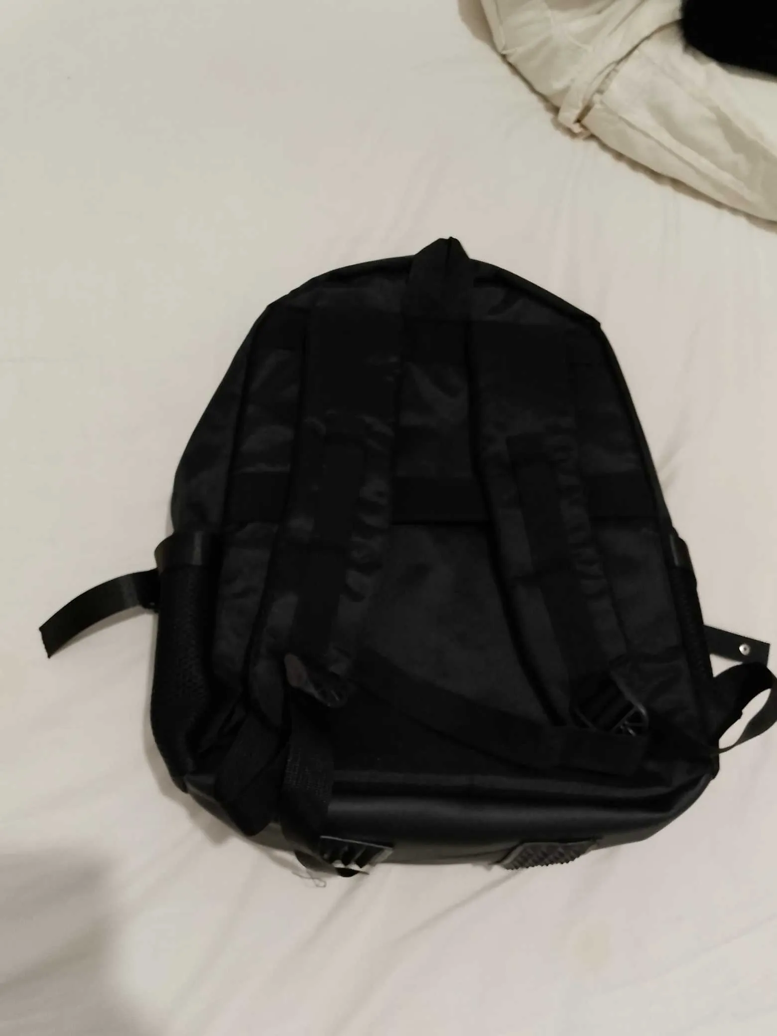 Sac à dos noir neuve jamais porté 