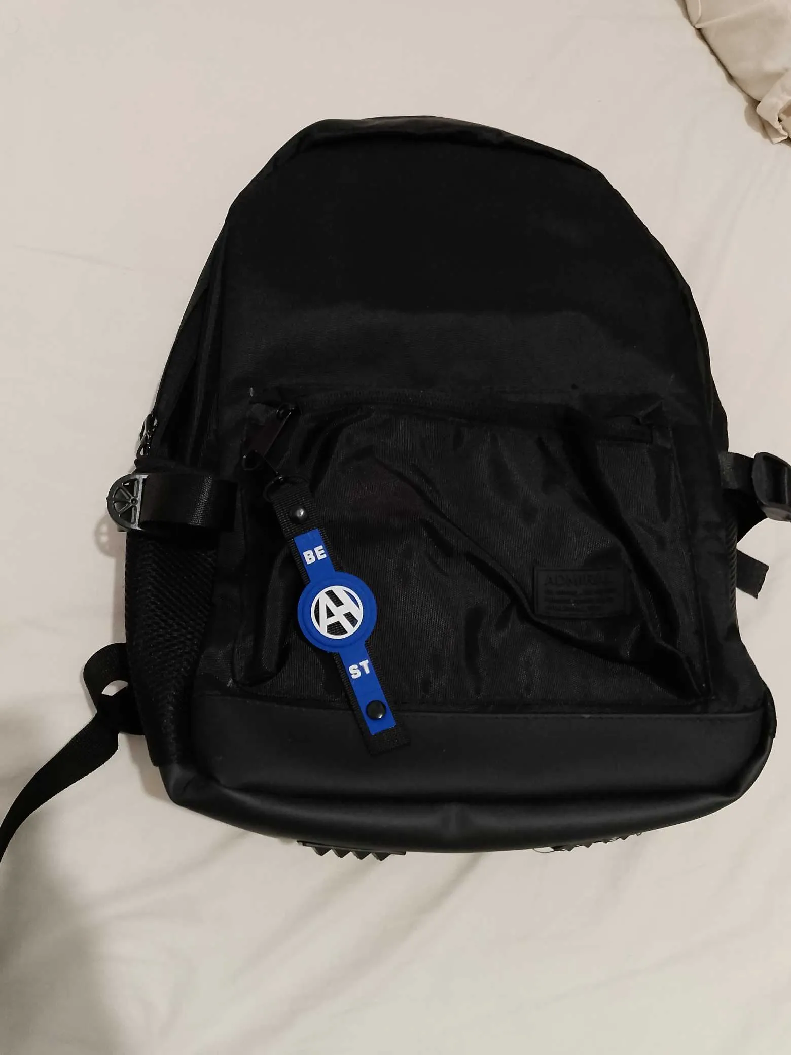 Sac à dos noir neuve jamais porté 