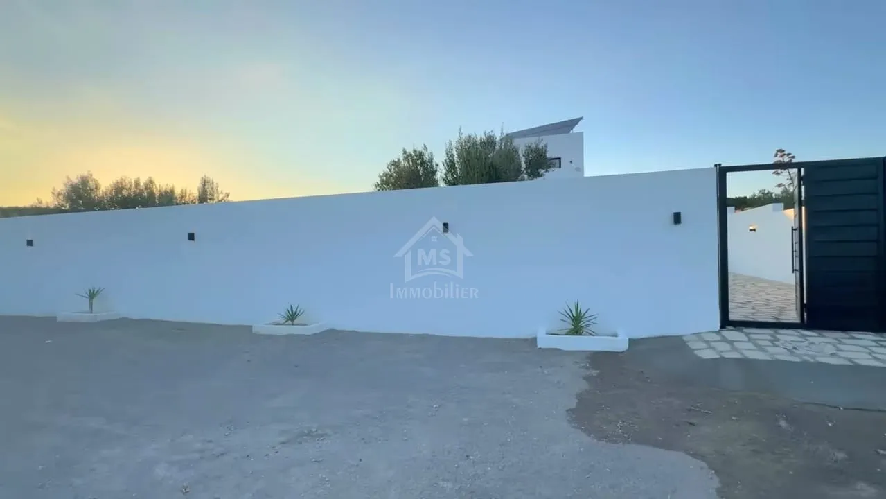 Villa avec jardin et piscine à vendre à Hammamet Sud51355351