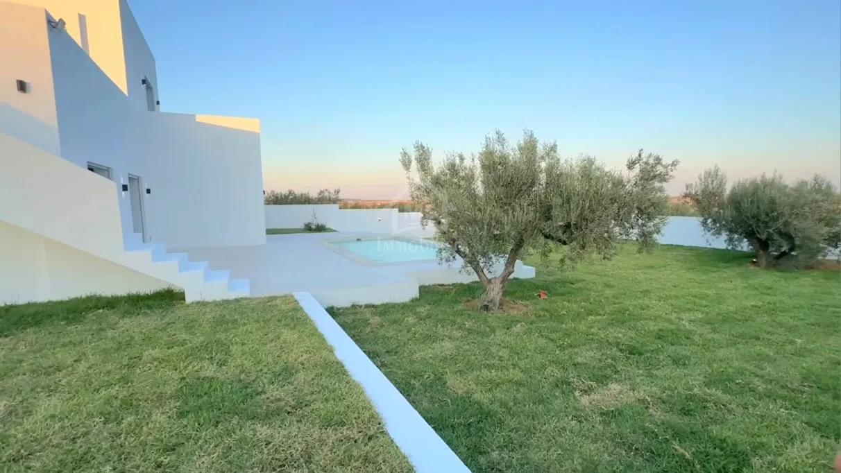 Villa avec jardin et piscine à vendre à Hammamet Sud51355351