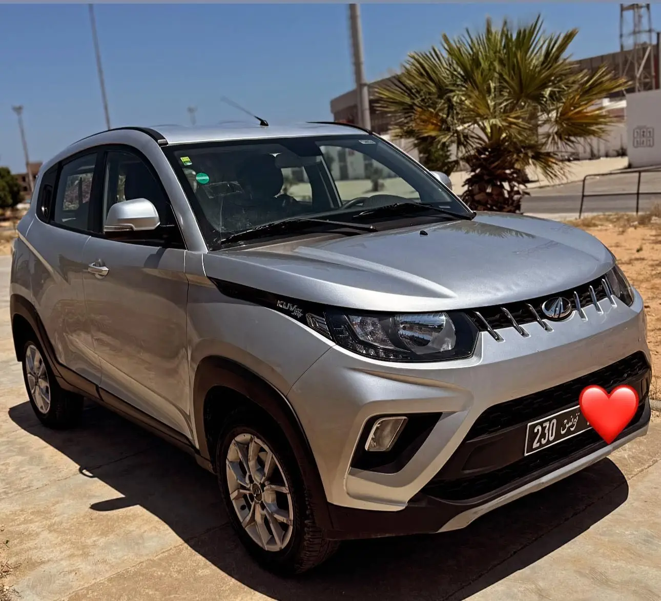 Mahindra kuv 100 k6+